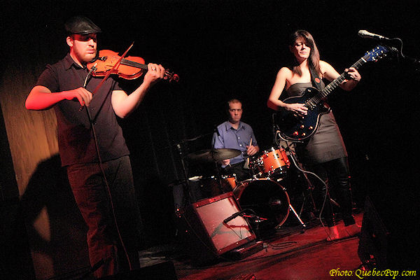 Ariane Mahr�ke Lemire et ses musiciens (Cam Boyce et Ian Morris)