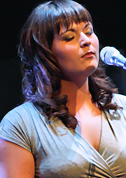 M�lanie B